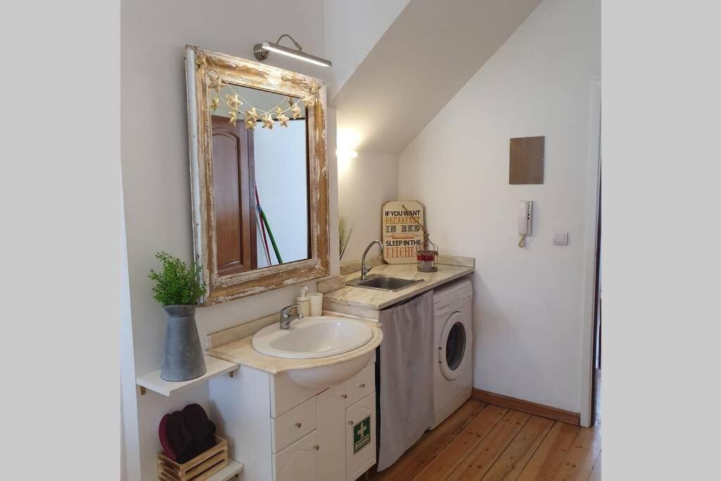 Charming Clerigos Apartment
